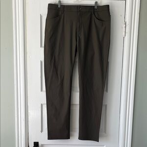 Vuori Men’s Pants Size 36” x 31”
